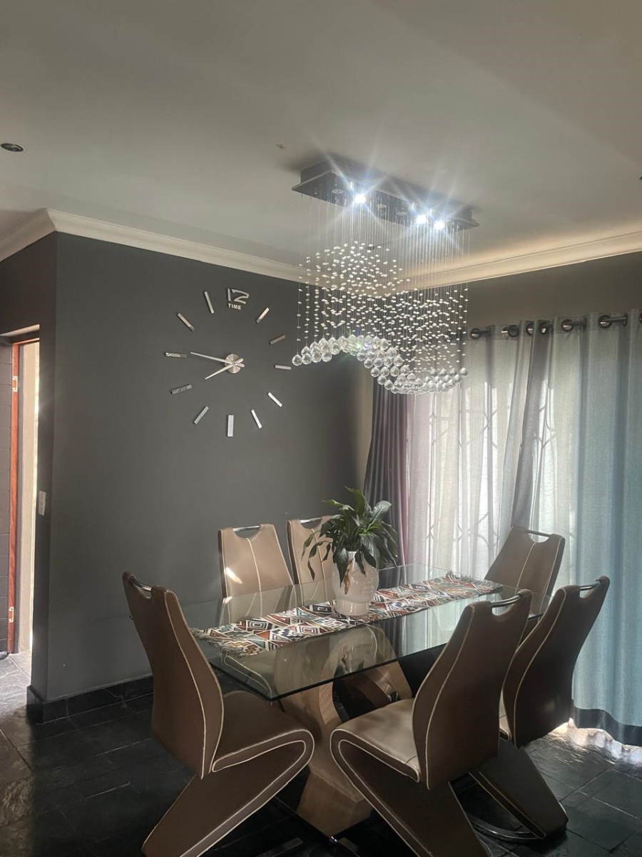 4 Bedroom Property for Sale in Gateway Manor North West